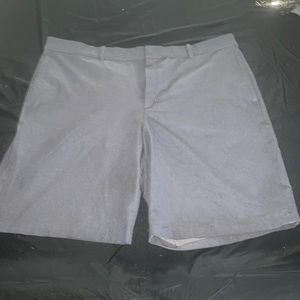 Men’s golf shorts